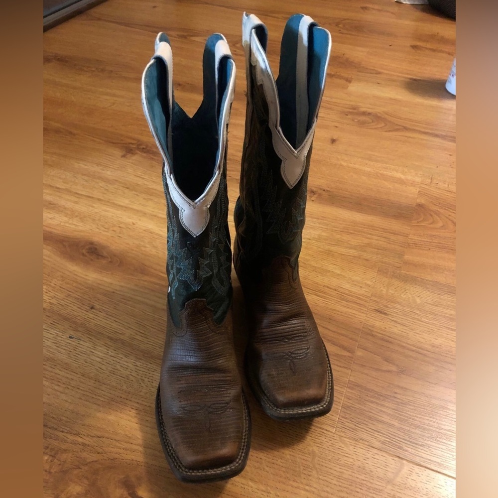 Ariat women’s boots size 8.5